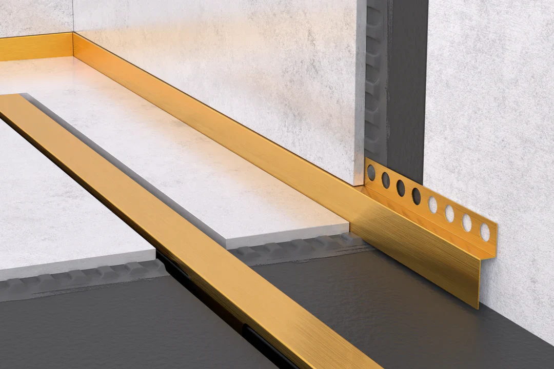 Dus walk-in cu profil frontal auriu periat – Eleganta calda in designul baii moderne