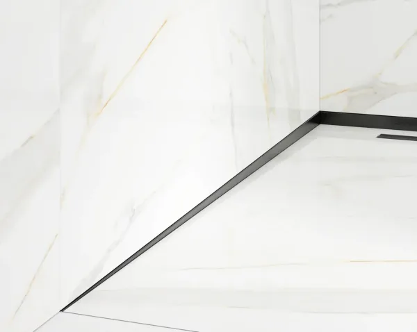 Profil compensare pardoseala–perete negru periat – drenaj perfect